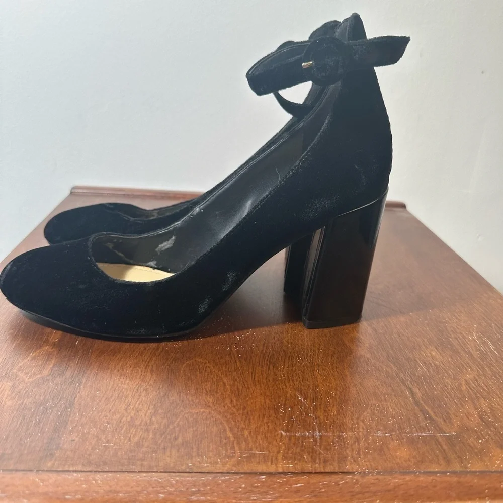Marc Fisher Elegant Black Velvet Women's Heels - Picture 8 of 11